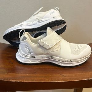 Tiem spin shoes with SPD cleats. NWOT.